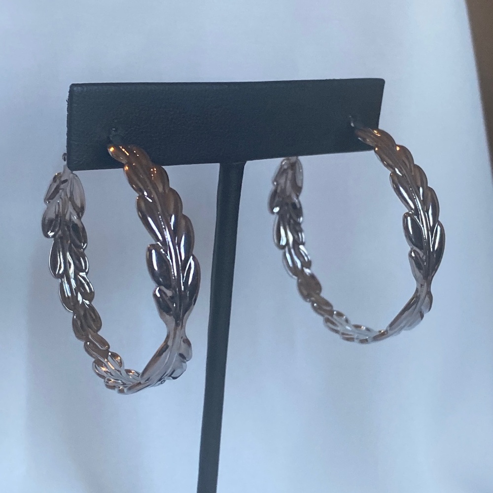 Silver leaf hoop